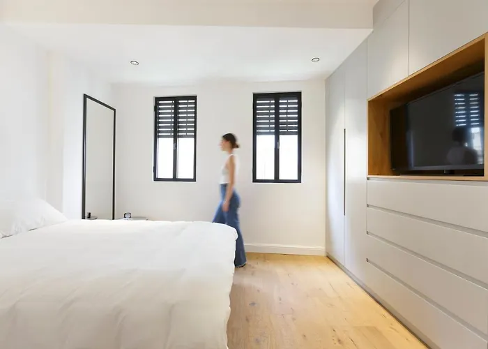 Localz - Bazel Central Apartment With Balcony